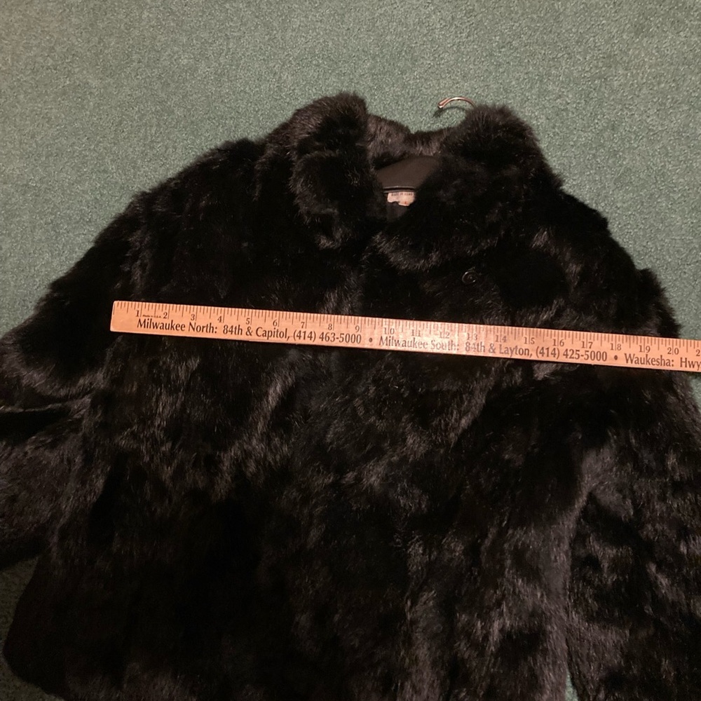 Short black Rabbit Coat - Picture 5 of 6